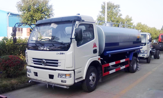 東風(fēng)多利卡7-9噸灑水車