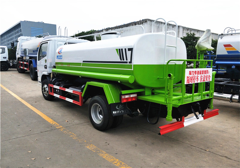 東風(fēng)福瑞卡灑水車(chē)︱5噸灑水車(chē)圖片