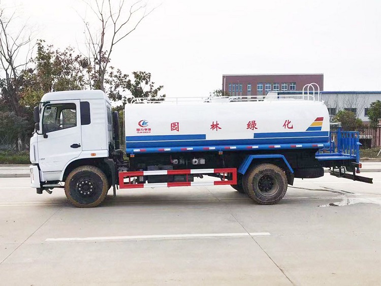 東風(fēng)專(zhuān)底灑水車(chē)︱12噸灑水車(chē)圖片
