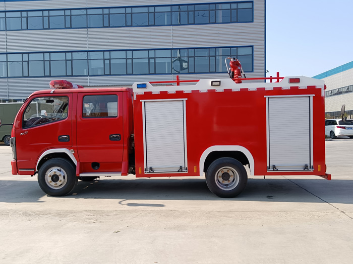 5噸消防灑水車廠家_消防中隊消防車_2.5-5噸泡沫消防車現(xiàn)車報價