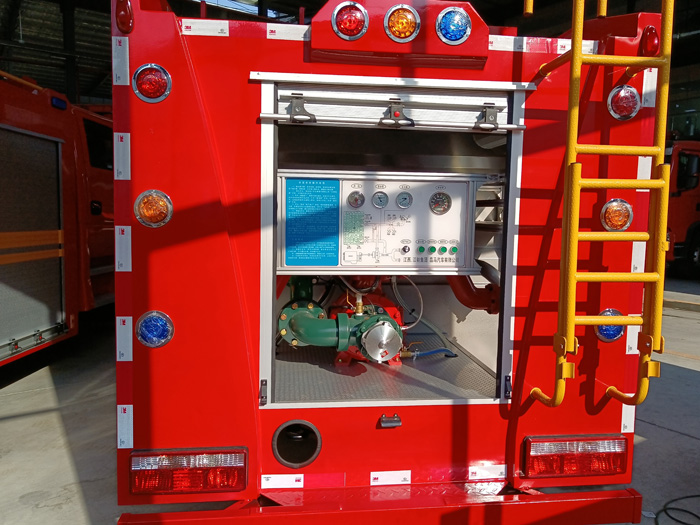 5噸消防灑水車多少錢_消防中隊消防車_1.5-3.5噸水罐消防車現(xiàn)車價格