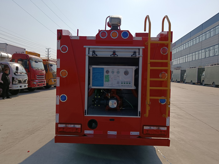5噸消防灑水車多少錢_消防中隊消防車_1.5-3.5噸水罐消防車現(xiàn)車價格