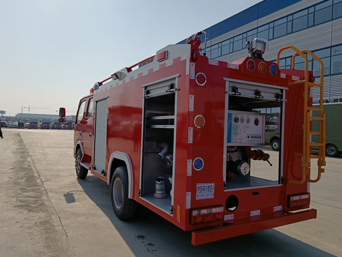 5噸消防灑水車價(jià)格_石油化工冶煉廠消防車_1.5-3.5噸水罐消防車現(xiàn)車價(jià)格
